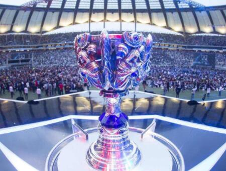 前UP中单小草包发文讨薪：UP欠我20W，发了律师函还一直拉扯我